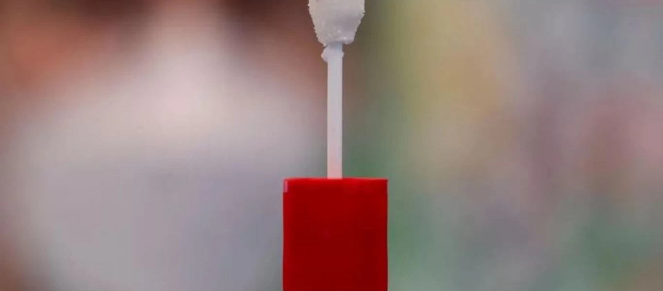 Παράκρουση του κορωνοϊού: Self test με... γλειφιτζούρια σε βρεφονηπιακούς σταθμούς!